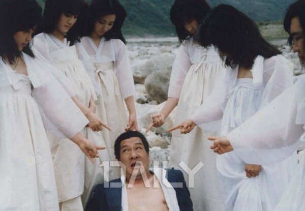 487d9eaa8a64d2f7239886545f48562a_1582362585_84.jpg 사회를 뒤흔드는 역대 사이비종교들