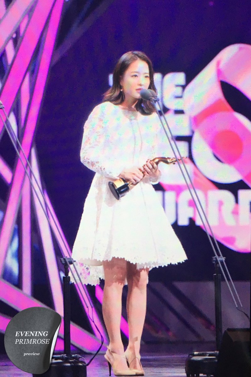 iQNqj 앞머리 없어도 존예였던 서울어워즈 박보영.jpgif