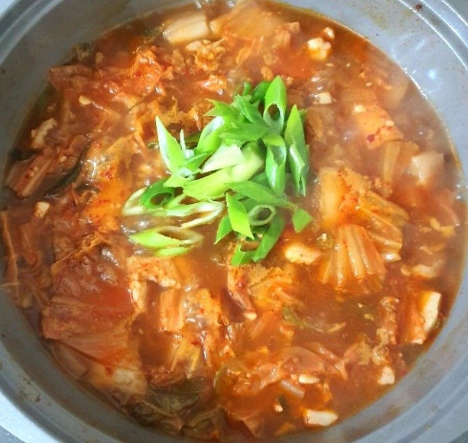 eyCdw.jpg 김치찌개 맛집 사장님이 가르쳐 준 김치찌개 끓이는 방법.jpg