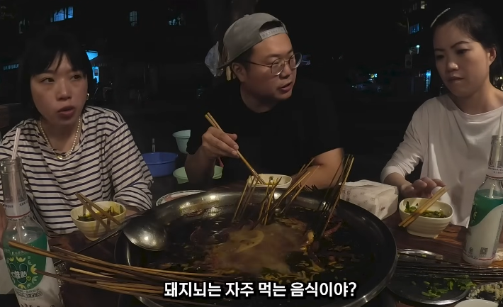 K-005.png 중국 누나들에게 돼지뇌 먹냐고 물어봤다 역질문 받은 한국 유튜버 ㄷㄷㄷ..JPG