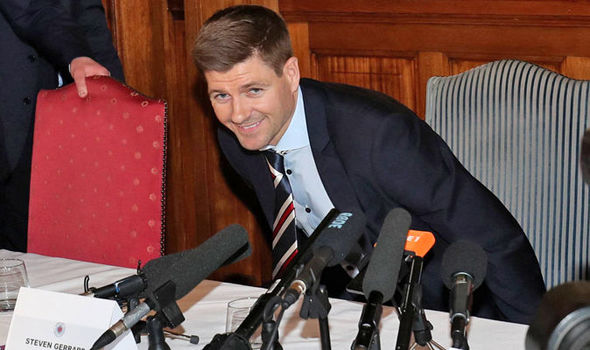 Steven Gerrard Rangers [익스프레스] 감독직을 맡은 후 이적 시장 계획에 대해 밝힌 스티븐 제라드