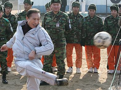 12.JPG 역대 한국 정치인 中 능력치 만렙 甲 한국 역대 대통령 중 능력치 만렙 甲 이명박 출소를 기대하며 만능맨 이명박 짤 모음...