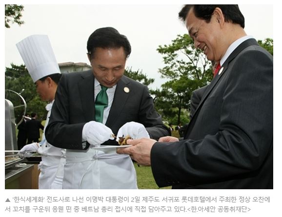 15.JPG 역대 한국 정치인 中 능력치 만렙 甲 한국 역대 대통령 중 능력치 만렙 甲 이명박 출소를 기대하며 만능맨 이명박 짤 모음...