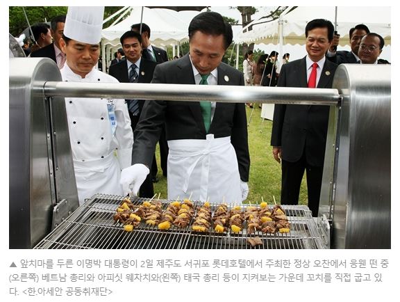 14.JPG 역대 한국 정치인 中 능력치 만렙 甲 한국 역대 대통령 중 능력치 만렙 甲 이명박 출소를 기대하며 만능맨 이명박 짤 모음...