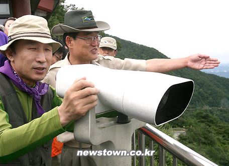 28.JPG 역대 한국 정치인 中 능력치 만렙 甲 한국 역대 대통령 중 능력치 만렙 甲 이명박 출소를 기대하며 만능맨 이명박 짤 모음...