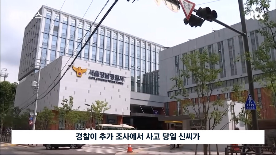 img/23/08/10/189df3bba724f2912.png 오늘자 뉴스에 나온 압구정 롤스로이스 사고 cctv ㄷㄷㄷ...news